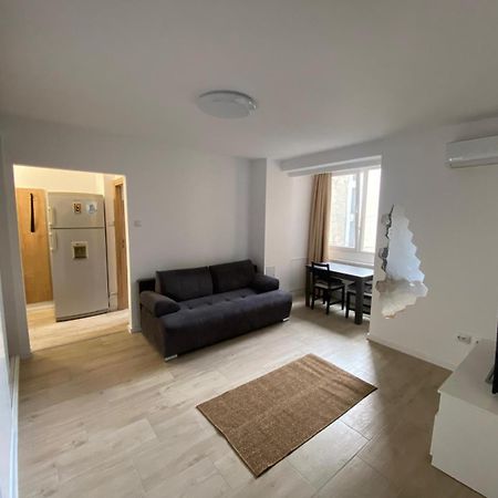Apartament Universitate Apartment Bukares Bagian luar foto