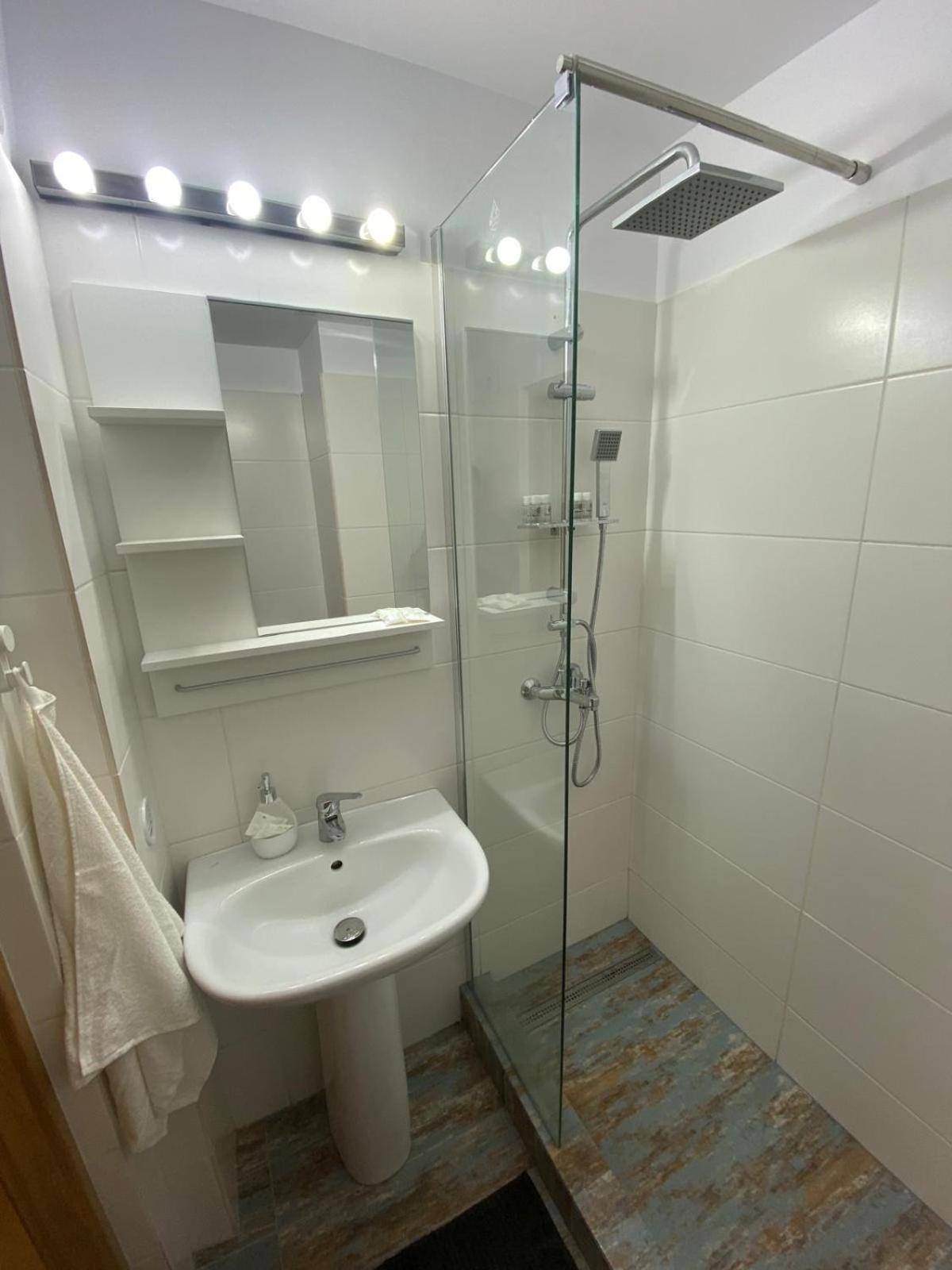 Apartament Universitate Apartment Bukares Bagian luar foto